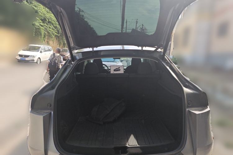 Used Tesla Model Y 2025 Rear-Wheel-Drive Version Trunk