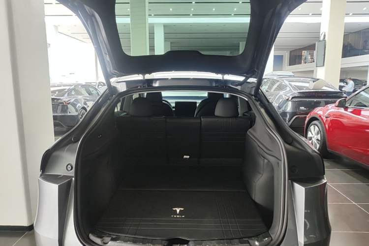Used Tesla Model Y 2025 Rear-Wheel-Drive Version Trunk