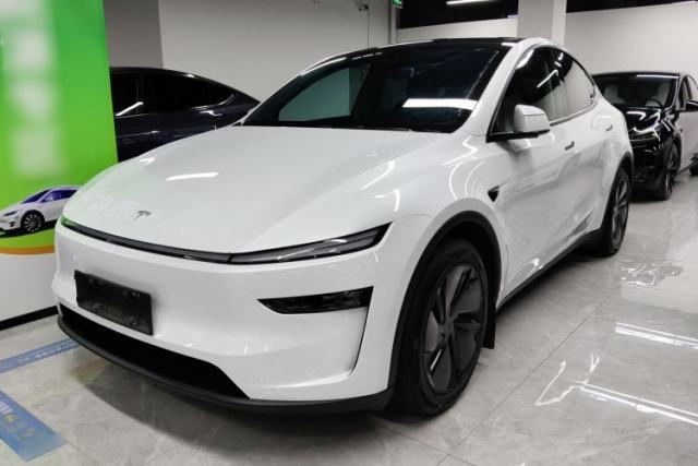 Used Tesla Model Y 2025 Long-Range All-Wheel-Drive Version