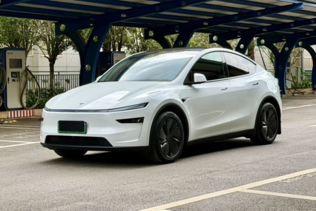 Używany Tesla Model Y 2025 Updated Version Long-Range All-Wheel Drive