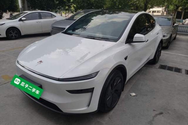 Used Tesla Model Y 2025 Long-Range All-Wheel-Drive Version