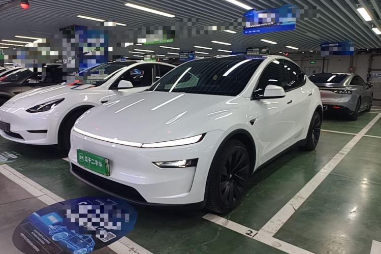 Tesla Model Y 2025 Long-Range All-Wheel Drive First Edition