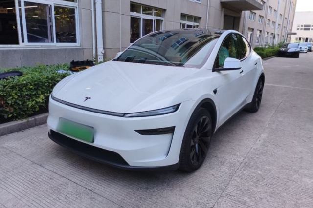 Used Tesla Model Y 2025 Long-Range All-Wheel Drive First Edition