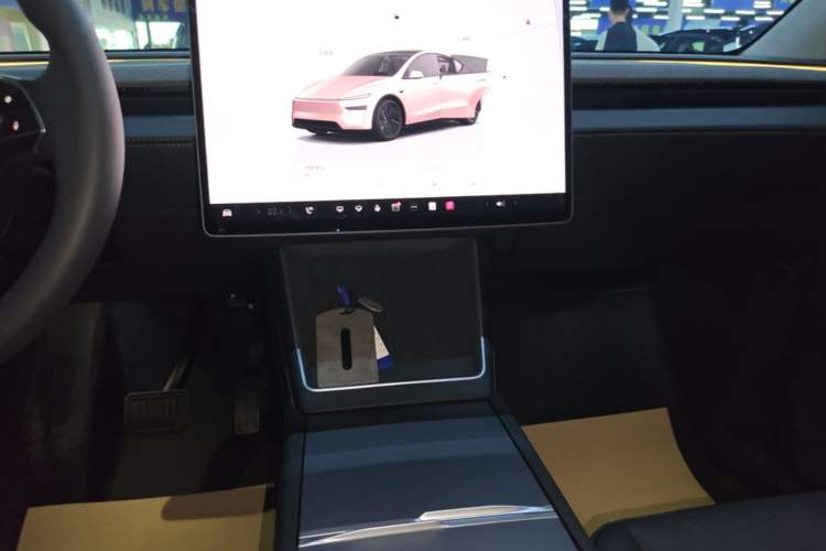 Used Tesla Model Y 2025 Rear-Wheel-Drive Version Audio And AC Panel