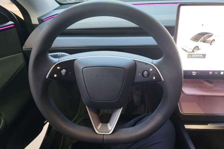 Used Tesla Model Y 2025 Rear-Wheel-Drive Version Audio And AC Panel