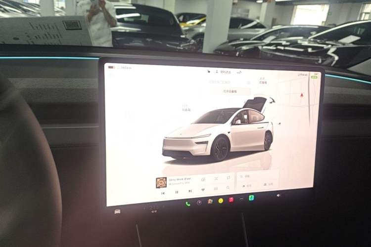 Used Tesla Model Y 2025 Long-Range All-Wheel-Drive Version Audio And AC Panel