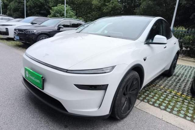 Used Tesla Model Y 2025 Long-Range All-Wheel-Drive Version