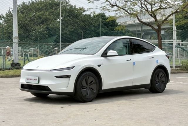 Used Tesla Model Y 2025 Long-Range All-Wheel Drive First Edition