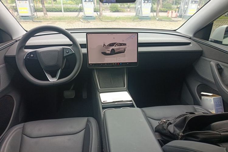 Used Tesla Model Y 2025 Rear-Wheel-Drive Version Center Console