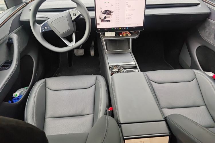 Used Tesla Model Y 2025 Updated Version Long-Range All-Wheel Drive Center Console