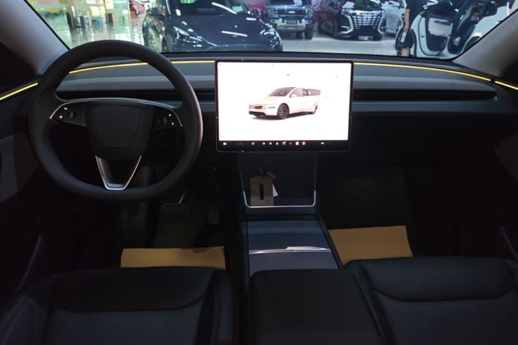 Used Tesla Model Y 2025 Rear-Wheel-Drive Version Center Console