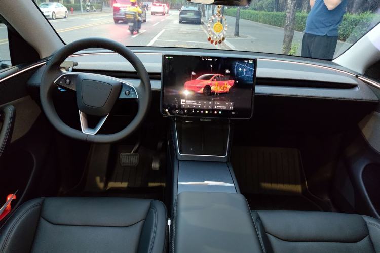 Used Tesla Model Y 2025 Rear-Wheel-Drive Version Center Console