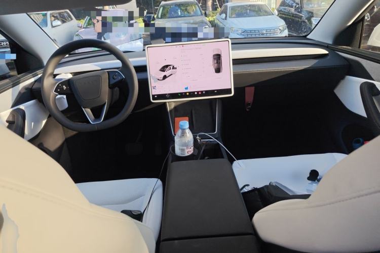 Used Tesla Model Y 2025 Updated Version Long-Range All-Wheel Drive Center Console