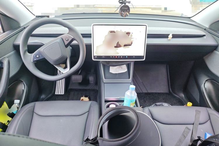 Used Tesla Model Y 2025 Rear-Wheel-Drive Version Center Console
