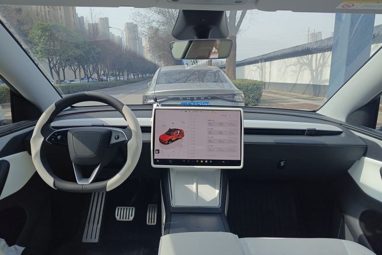 Used Tesla Model Y 2025 Long-Range All-Wheel Drive First Edition Center Console