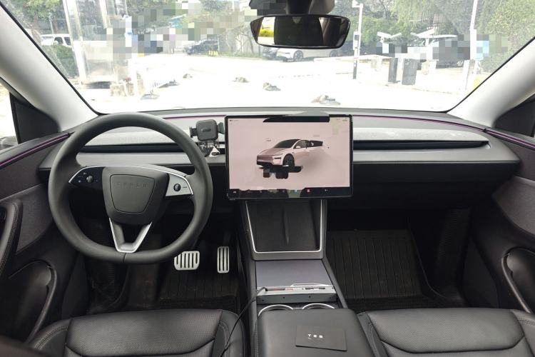Used Tesla Model Y 2025 Rear-Wheel Drive First Edition Center Console