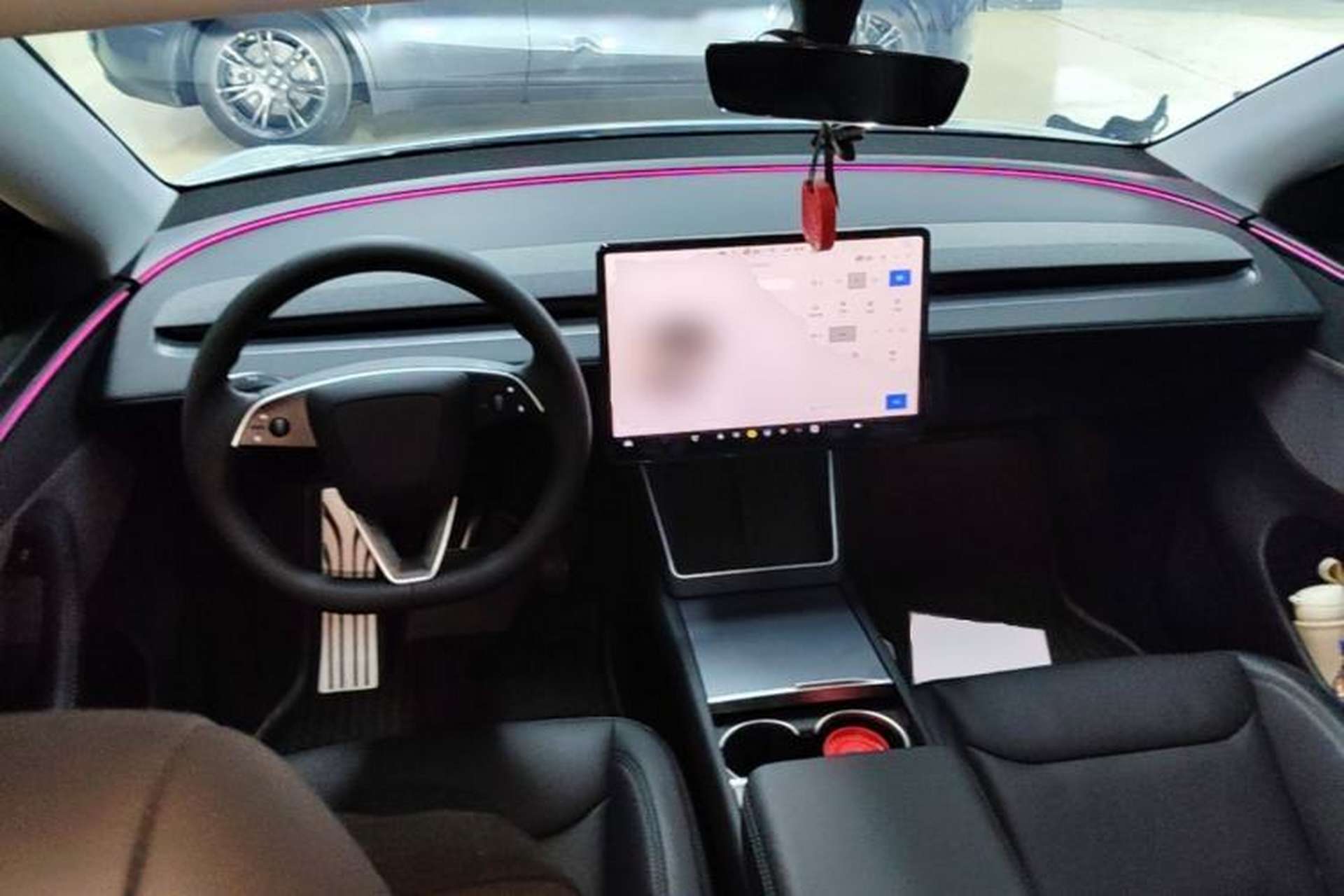 Used Tesla Model Y 2025 Rear-Wheel-Drive Version Center Console