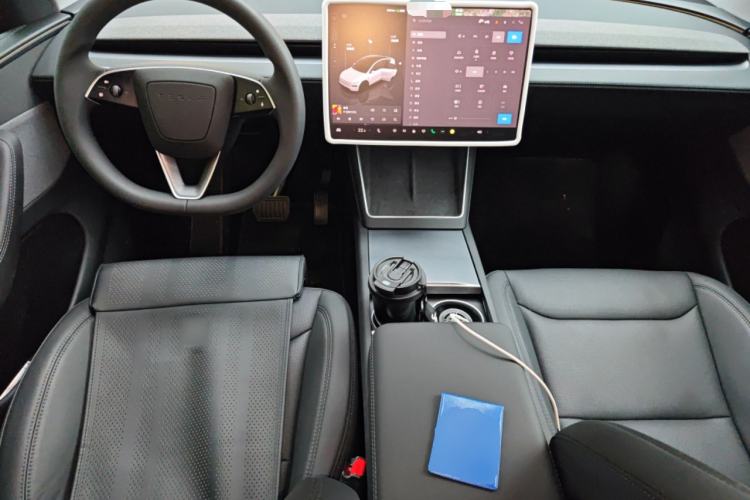 Used Tesla Model Y 2025 Rear-Wheel-Drive Version Center Console