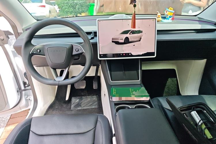 Used Tesla Model Y 2025 Rear-Wheel-Drive Version Center Console