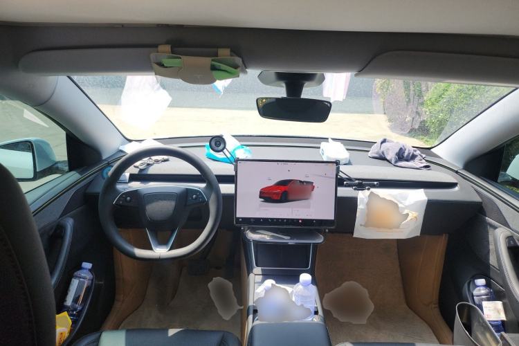 Used Tesla Model Y 2025 Long-Range All-Wheel-Drive Version Center Console
