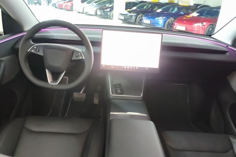 Used Tesla Model Y 2025 Rear-Wheel Drive First Edition Center Console