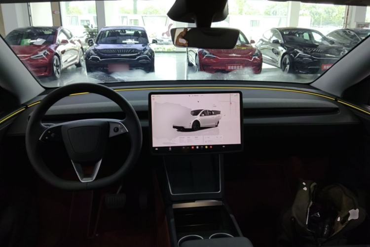 Used Tesla Model Y 2025 Updated Version Long-Range All-Wheel Drive Center Console