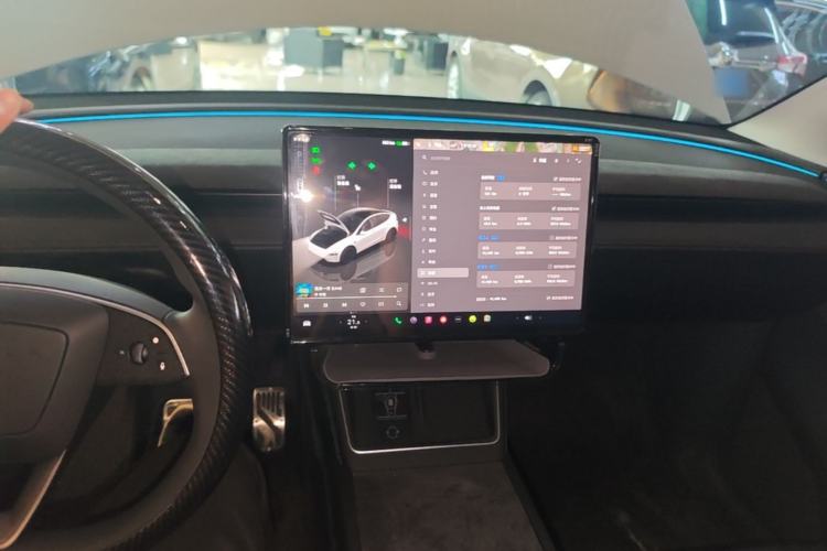 Used Tesla Model Y 2025 Long-Range All-Wheel-Drive Version Center Console
