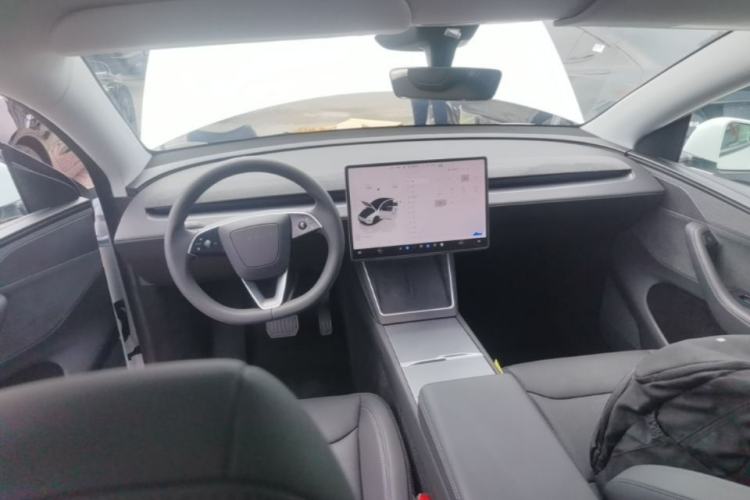 Used Tesla Model Y 2025 Long-Range All-Wheel Drive First Edition Center Console