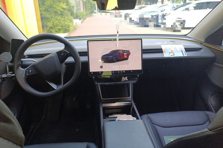 Used Tesla Model Y 2025 Rear-Wheel-Drive Version Center Console
