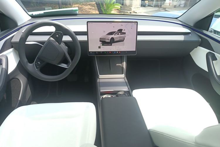 Used Tesla Model Y 2025 Long-Range All-Wheel-Drive Version Center Console
