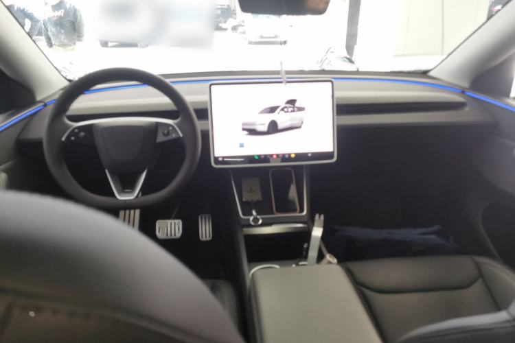Used Tesla Model Y 2025 Rear-Wheel-Drive Version Center Console