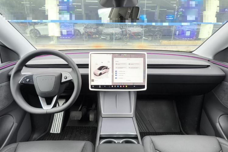 Used Tesla Model Y 2025 Long-Range All-Wheel-Drive Version Center Console