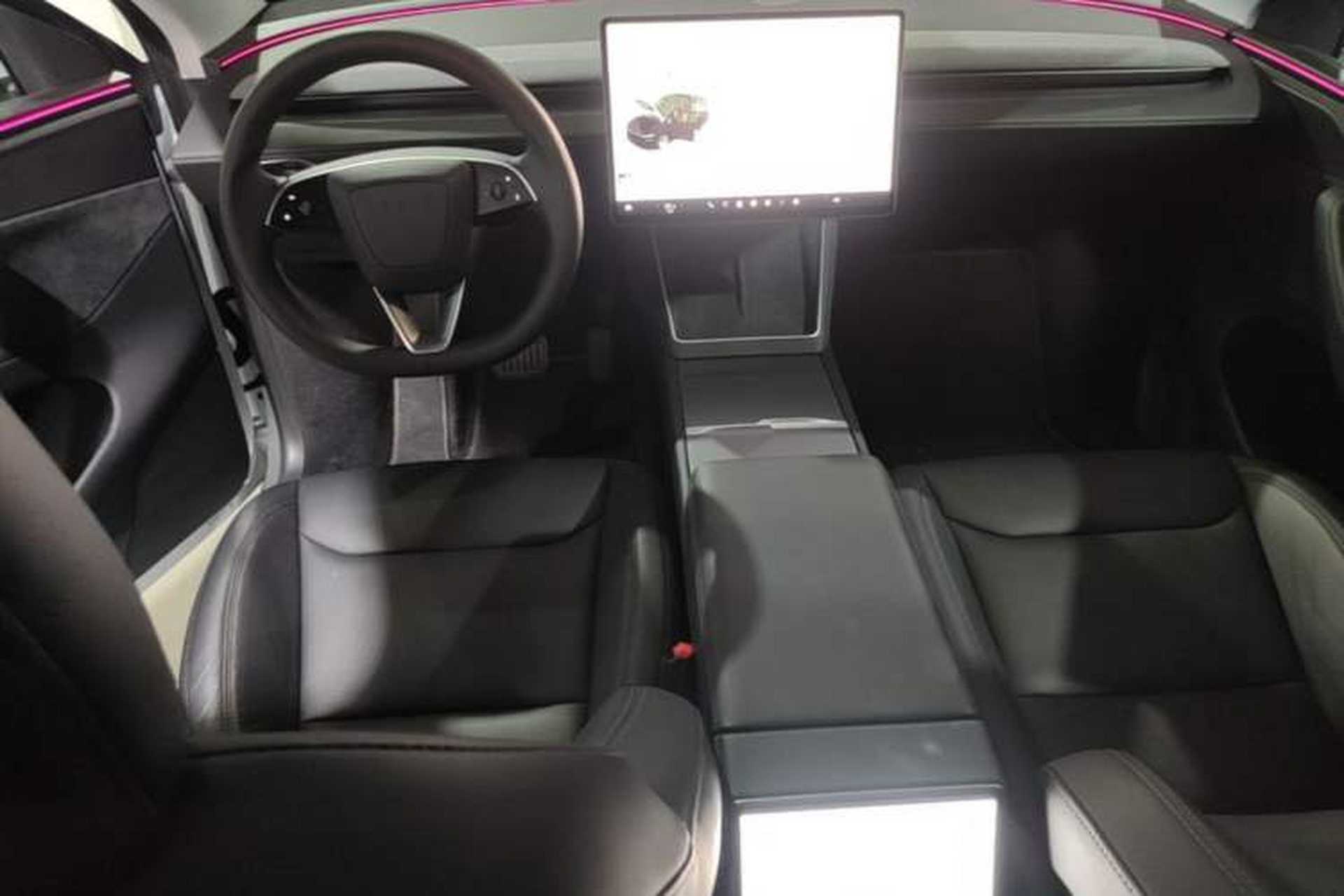 Used Tesla Model Y 2025 Long-Range All-Wheel-Drive Version Center Console