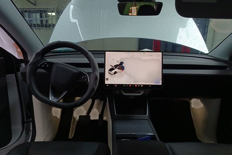 Used Tesla Model Y 2025 Rear-Wheel-Drive Version Center Console