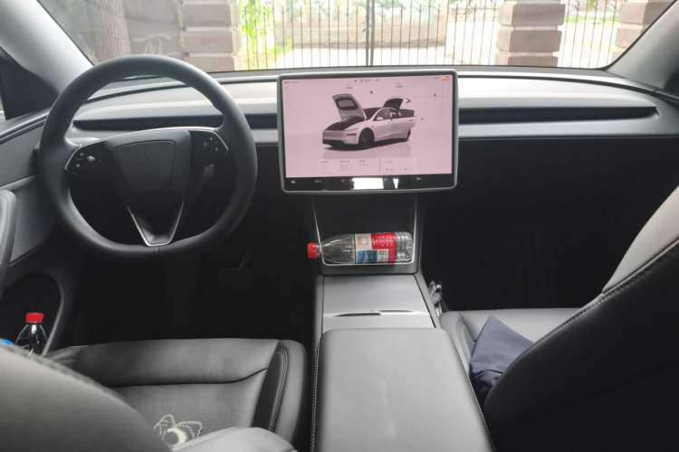 Used Tesla Model Y 2025 Rear-Wheel-Drive Version Center Console
