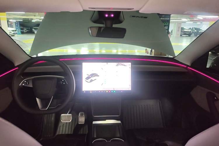 Used Tesla Model Y 2025 Rear-Wheel-Drive Version Center Console