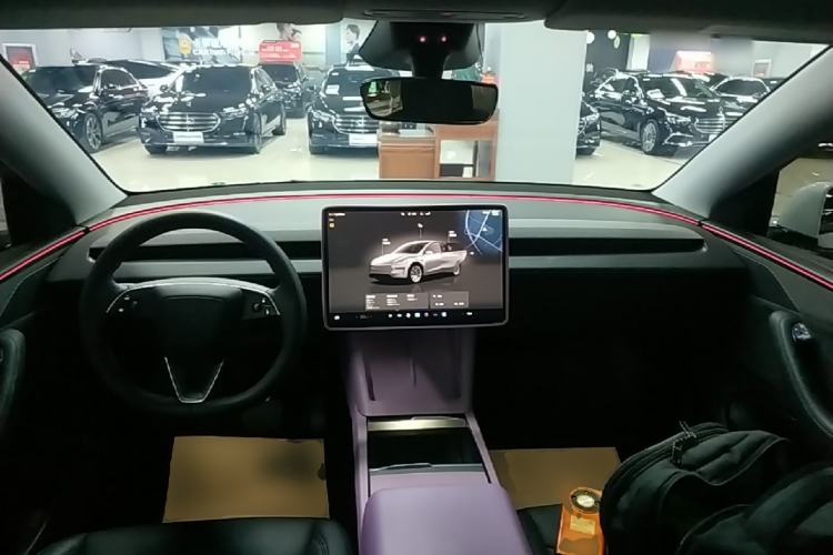 Used Tesla Model Y 2025 Long-Range All-Wheel-Drive Version Center Console