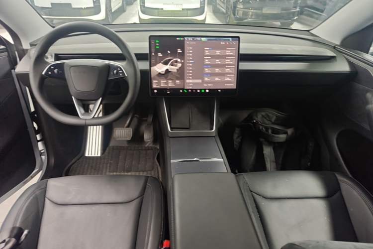 Used Tesla Model Y 2025 Long-Range All-Wheel-Drive Version Center Console