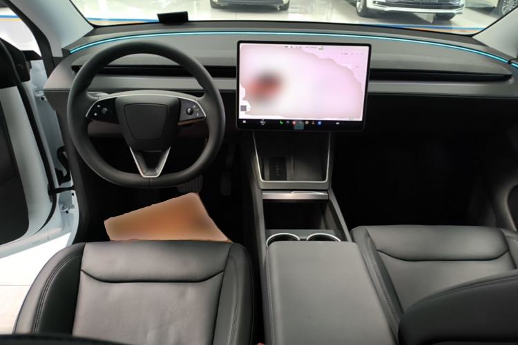 Used Tesla Model Y 2025 Rear-Wheel Drive First Edition Center Console