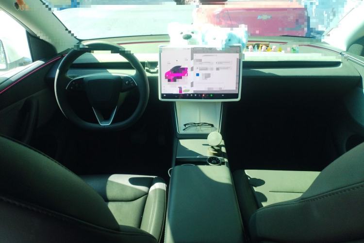 Used Tesla Model Y 2025 Rear-Wheel-Drive Version Center Console