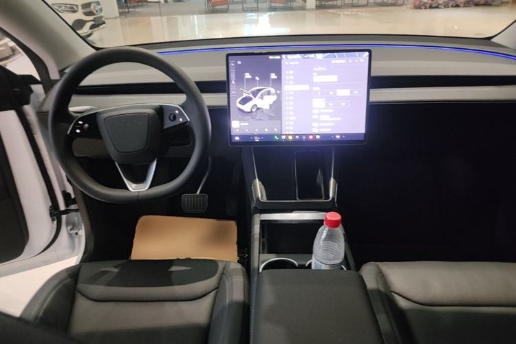 Used Tesla Model Y 2025 Updated Version Long-Range All-Wheel Drive Center Console