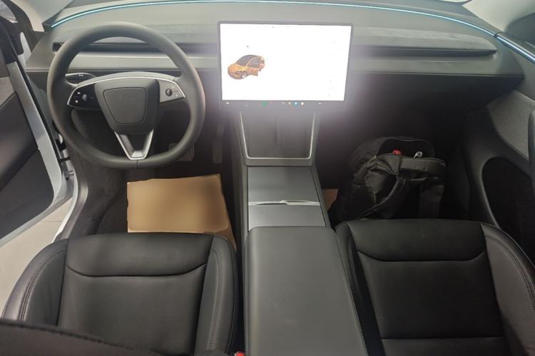 Used Tesla Model Y 2025 Rear-Wheel Drive First Edition Center Console