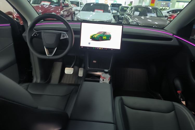 Used Tesla Model Y 2025 Long-Range All-Wheel Drive First Edition Center Console