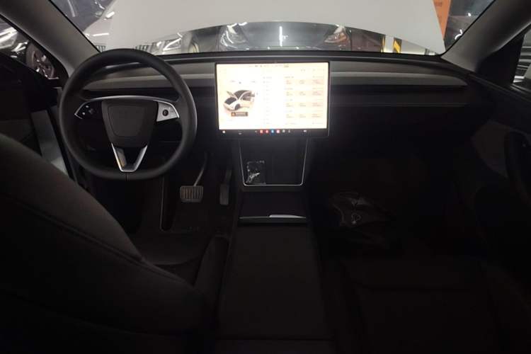 Used Tesla Model Y 2025 Rear-Wheel-Drive Version Center Console