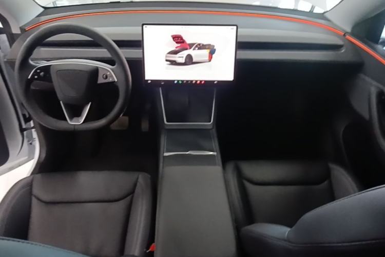 Used Tesla Model Y 2025 Rear-Wheel Drive First Edition Center Console
