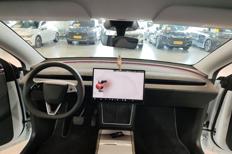 Used Tesla Model Y 2025 Long-Range All-Wheel Drive First Edition Center Console