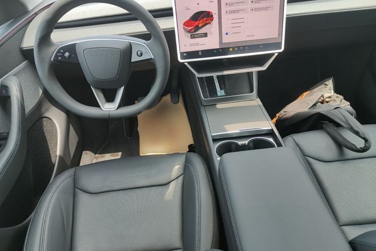Used Tesla Model Y 2025 Rear-Wheel-Drive Version Center Console