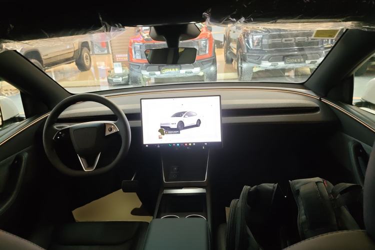 Used Tesla Model Y 2025 Rear-Wheel-Drive Version Center Console