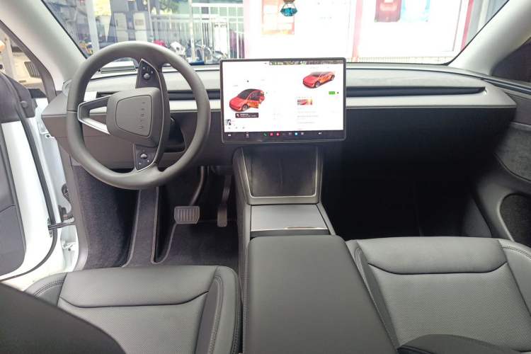 Used Tesla Model Y 2025 Long-Range All-Wheel Drive First Edition Center Console