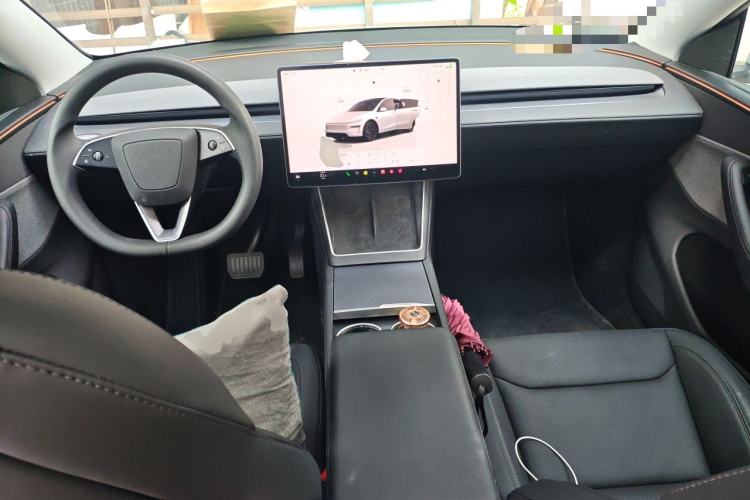 Used Tesla Model Y 2025 Rear-Wheel-Drive Version Center Console
